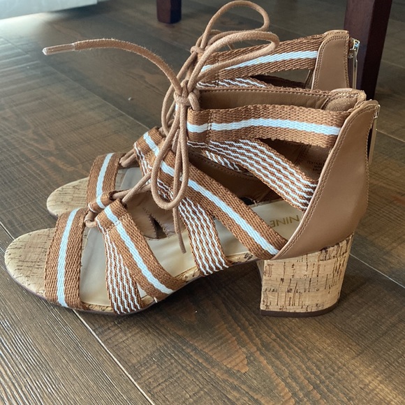 🛑NWOB Nine West tan cork block heel with lace up - Picture 9 of 9